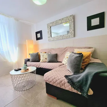 Beach 1 Apartment *